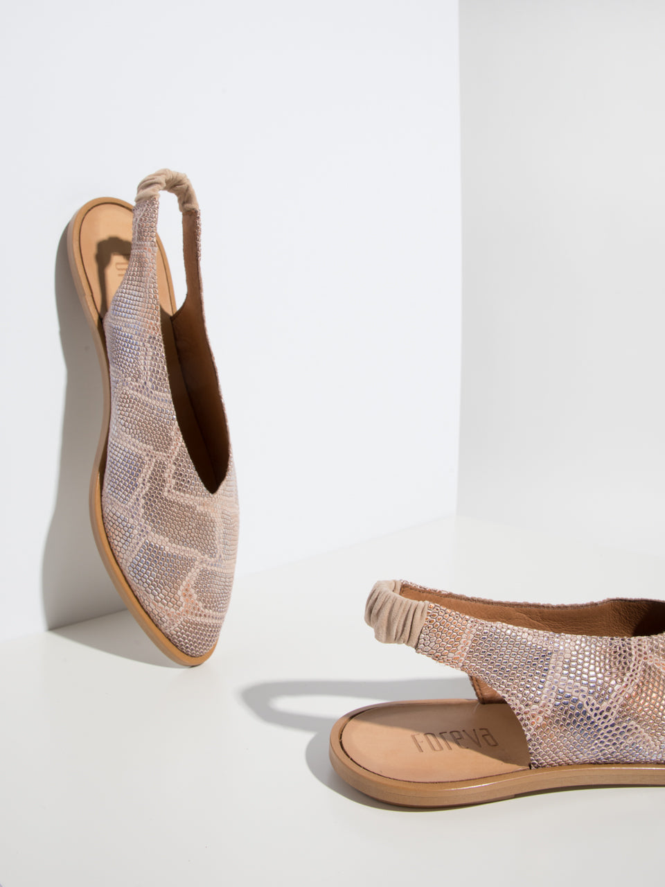 Foreva Sandálias com Tira no Calcanhar em Bege